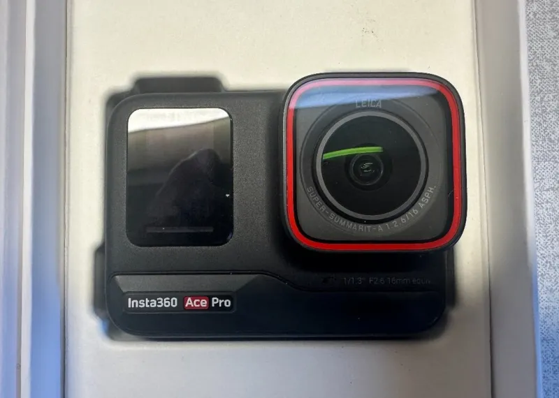 Kamera Insta360 Ace Pro s příslušenstvím