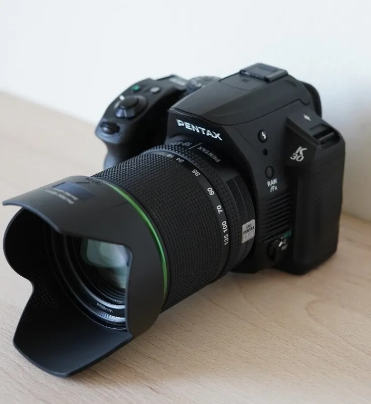 Pentax K-30 s objektivem 18-135mm WR ZÁRUKA