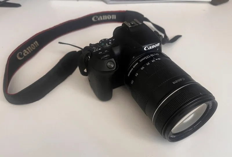Canon EOS 250D + 18–135mm objektiv